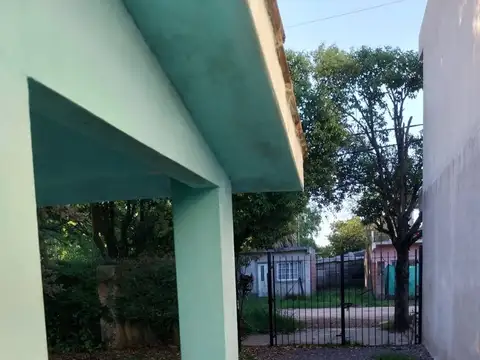 Casa en Alquiler con 2 cocheras