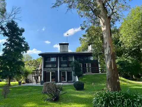 Casa en Venta con 2 cocheras
