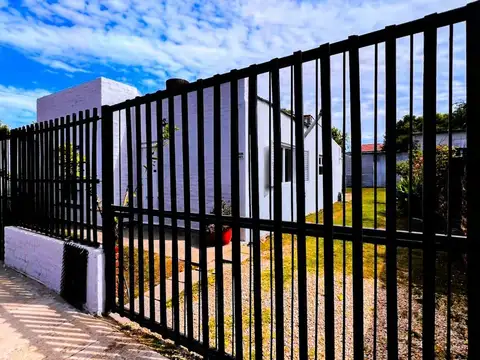 VENTA GALPON CON CASA 3 AMBIENTES Y PARQUE