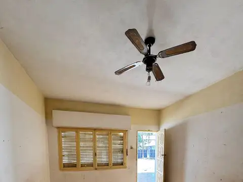 Casa 5 ambientes con 1 baño