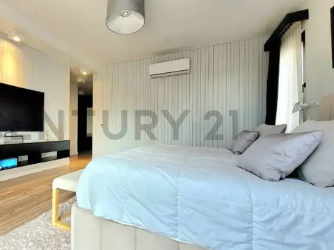 Casa en Venta con 8 cocheras