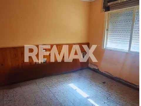 Venta casa 3 habitaciones y 3 departamentos