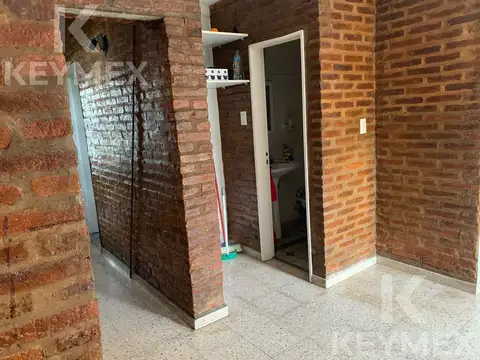 Casa 6 ambientes con 2 baños