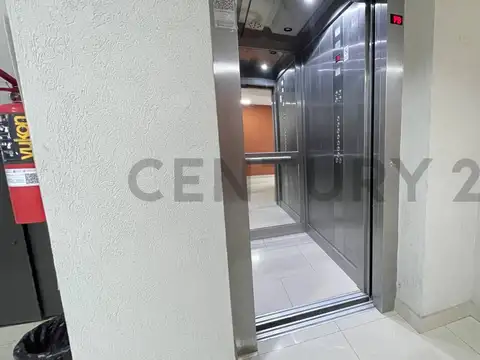 Alquller Monoambiente con balcón en Villa Devoto para uso profesional.