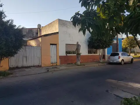 Carlos Pellegrini  al 2300