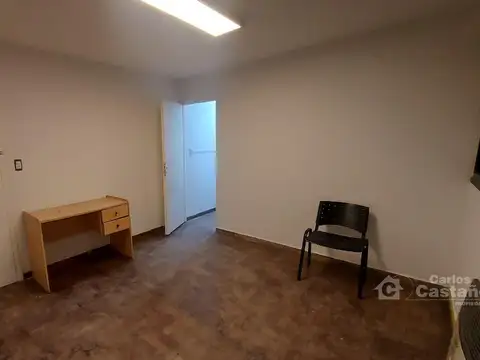 Oficina en Alquiler con 3 cocheras