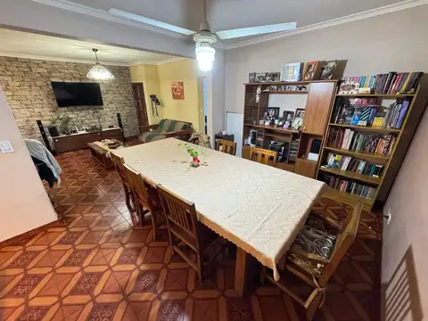 Casa 4 ambientes con 5 baños