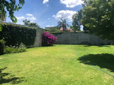 Casa en Venta con 3 cocheras