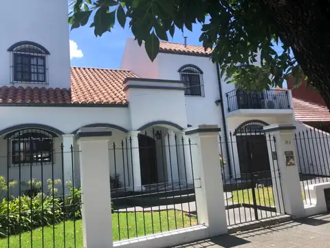 HERMOSO CHALET COLONIAL