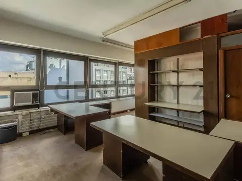 Venta Oficina 6 ambientes  Av. Corrientes y Florida barrio San Nicolás.