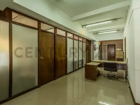 Venta Oficina 6 ambientes  Av. Corrientes y Florida barrio San Nicolás.
