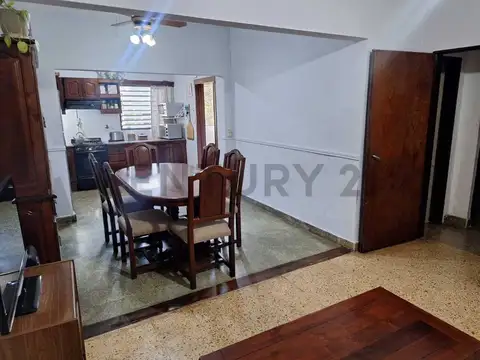 VENTA CASA FAMILIAR 5 AMBIENTES CON COCHERA - JOSE C. PAZ