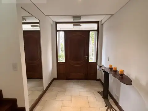 Casa en Alquiler con 1 cochera
