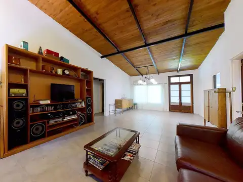 Casa en Venta con 2 cocheras