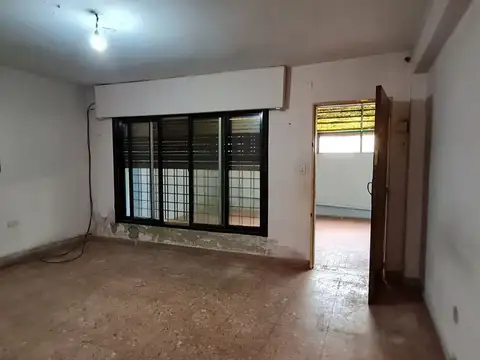VENDO PH INTERNO INDEPENDIENTE 3 AMB. MUY AMPLIO