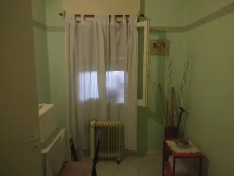 VIVIENDA MULTIFAMILIAR - GARAGE 3 AUTOS - IDEAL DOS FAMILIAS O FAMILIA NUMEROSA-