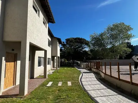 Dúplex en Venta de 3 Ambientes en Las Gaviotas con Piscina y Solarium en Complejo Al Mar