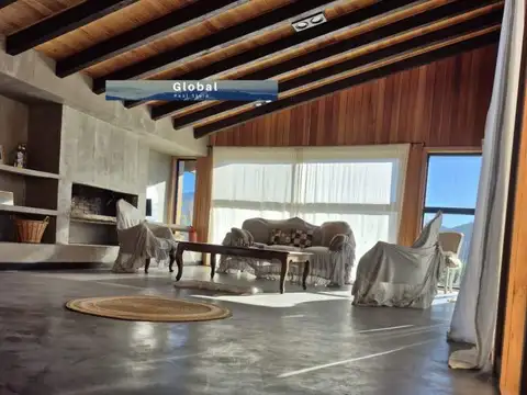 Casa 6 ambientes con 4 baños