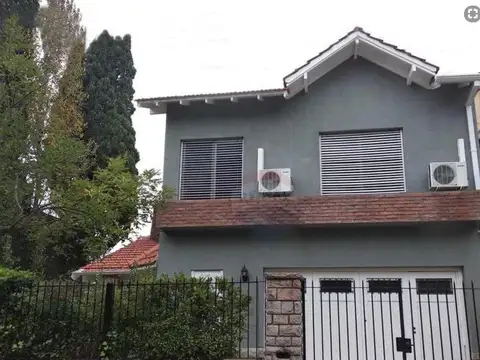 Acassuso Libertador al río,  muy buena casa en venta, 4 dormitorios, jardin con pileta, dependencia