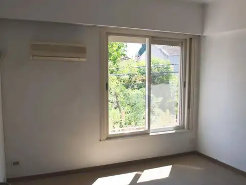 Acassuso Libertador al río,  muy buena casa en venta, 4 dormitorios, jardin con pileta, dependencia