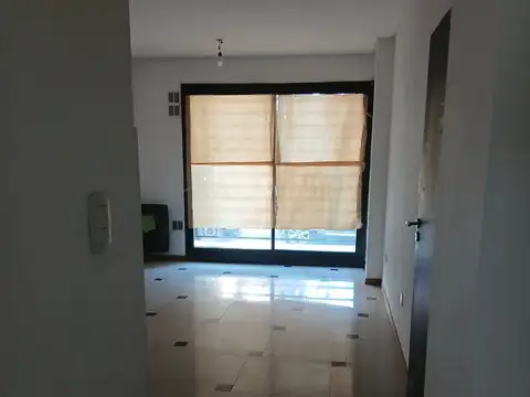 Depto Tipo Casa en Alquiler en Parque Chacabuco, $ 650.000