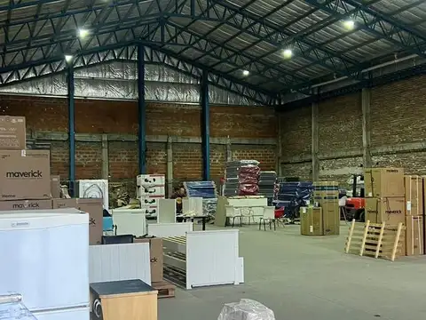 Galpón de dos naves estratégico