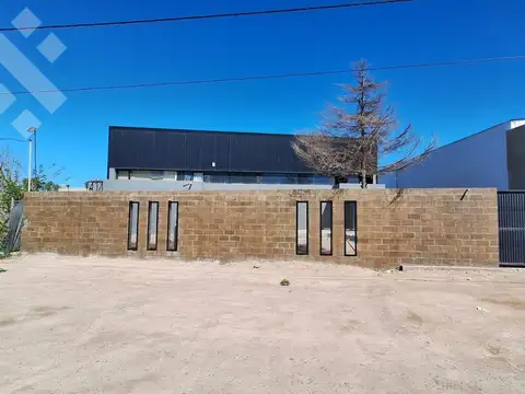 En Alquiler | Local Comercial de 420 m2 | Frente a Ruta 7 | Centenario