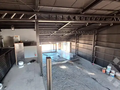 En Alquiler | Local Comercial de 420 m2 | Frente a Ruta 7 | Centenario