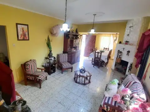 Casa 5 ambientes con 1 baño