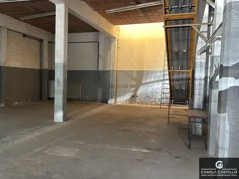Galpón en alquiler de 570m2 en dos plantas ubicado en San Justo