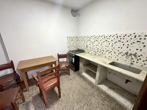 Venta casa con galerías a refaccionar y patios en lote 8.63x22mts - Villa del Parque