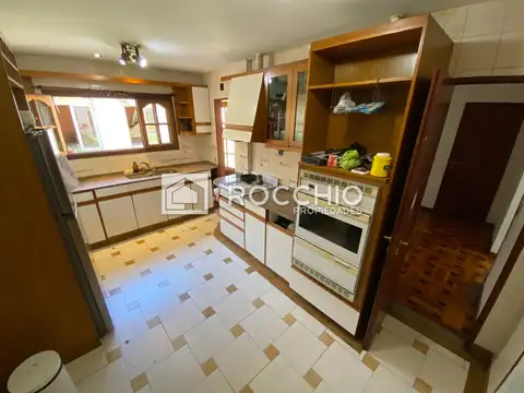 Casa en Alquiler con 1 cochera