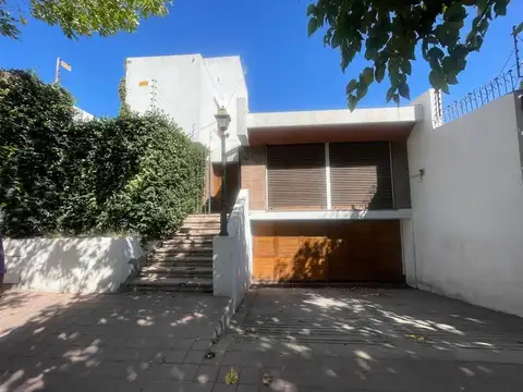 VENTA CASA 4 DORMITORIOS GOGOY CRUZ