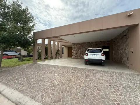 Casa en Venta en Rivadavia, USD 470.000