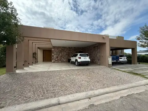 Casa 7 ambientes con 3 baños