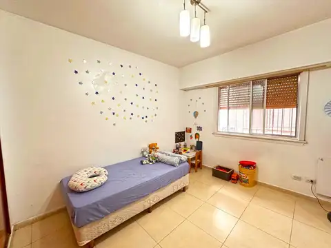 EXCELENTE CASA 5 AMBIENTES CON GARAJE Y PATIO