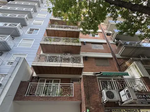 2 AMB - AMPLIO SEMIPISO - APTO PROFESIONAL - BALCÓN - COCINA INDEP. - LAVADERO INCORP.