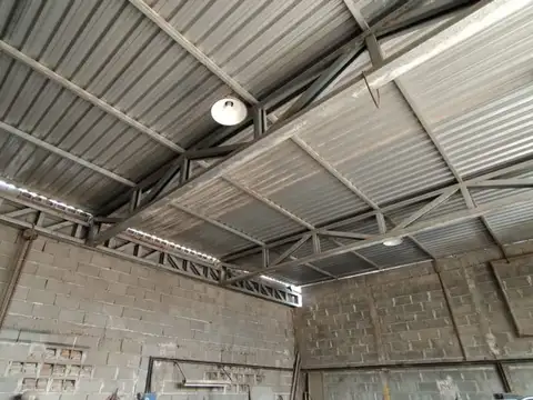 VENTA GALPON CON OFICINA EN BARRIO PARQUE LICEO