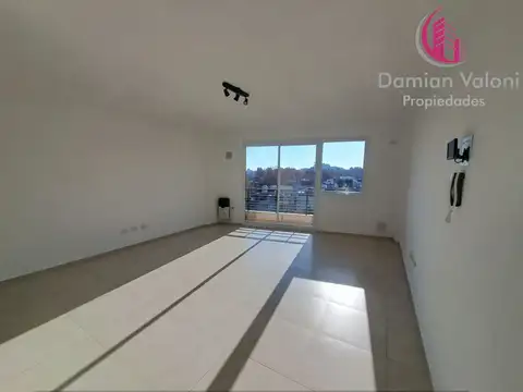 HERMOSO MONOAMBIENTE DIVISIBLE CON BALCÓN AL FRENTE. AMPLIO Y MUY LUMINOSO