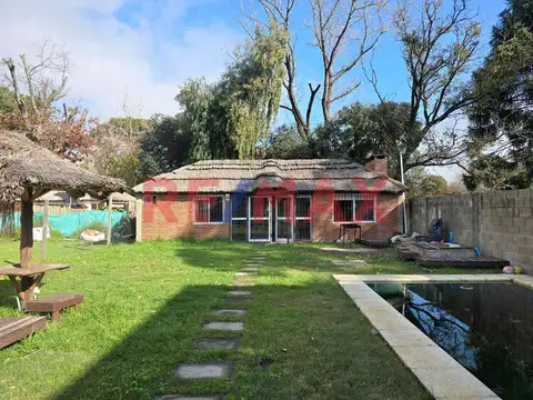 Casa en Venta con 2 cocheras