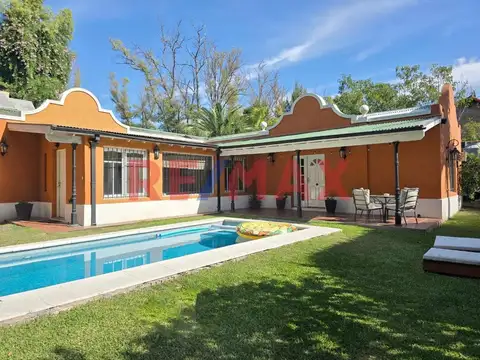 VENTA CASA 4 AMBIENTES PARQUE LELOIR PLANTA BAJA