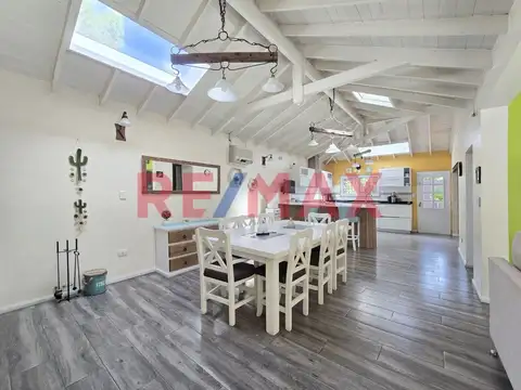 Casa 4 ambientes con 2 baños