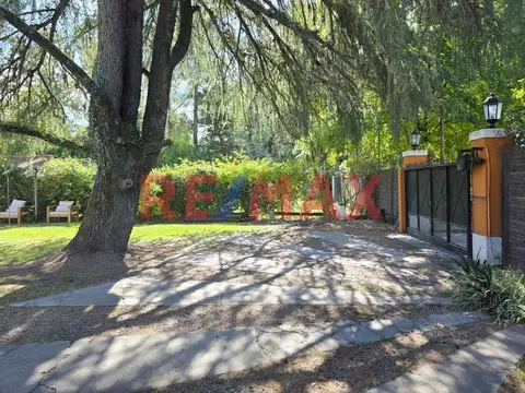 Casa en Venta con 2 cocheras