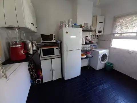 Gelly Obes 100, Piso 1