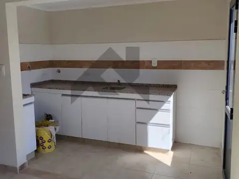 Casa 2 ambientes con 2 baños
