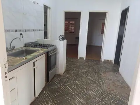 Casa 4 ambientes con 1 baño