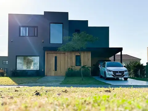 VENTA CASA 05 AMBIENTES PUERTOS DEL LAGO - CEIBO