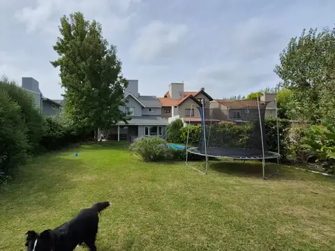Casa en Venta con 3 cocheras