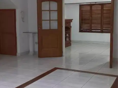 Casa 7 ambientes con 4 baños