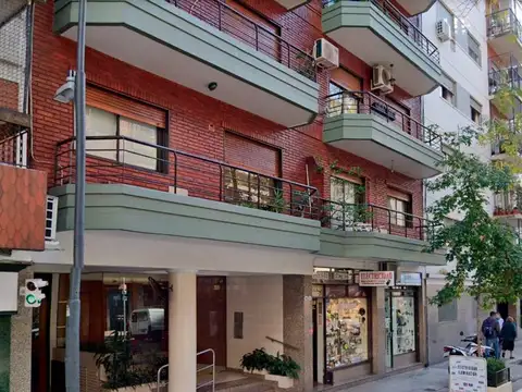 1 AMB AMPLIO Y DIVISIBLE - CON BALCON - COCINA SEPARADA